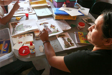 Tarjetas de regalo florales diseñadas por Balashram hechas a mano