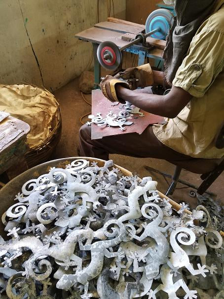 Gecko metálico de confeti rojo de ocho pulgadas - Caribbean Craft