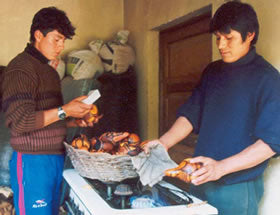 Búho calabaza con adorno de sombrero