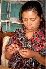 Pulsera de flores con cuentas de vidrio - Comercio justo
