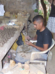 Macetero de tortugas de arcilla hecho a mano - El Salvador