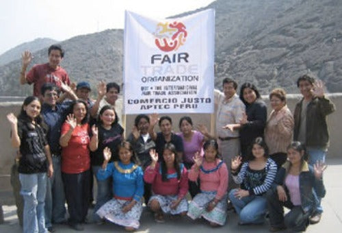 Llavero de hueso de melocotón hecho a mano- Comercio Justo-Perú