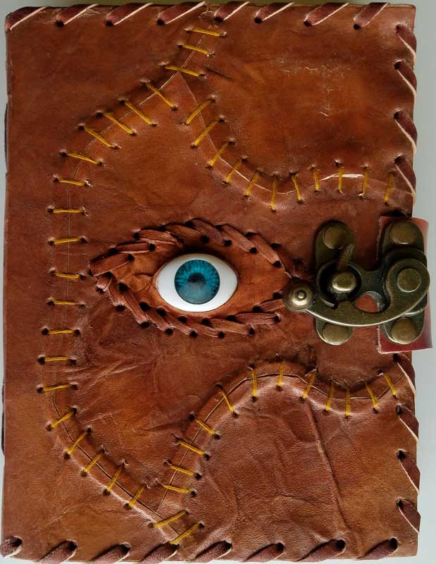 Libro en blanco de cuero All Knowing Eye con pestillo