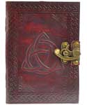 Libro en blanco de cuero Triquetra con pestillo