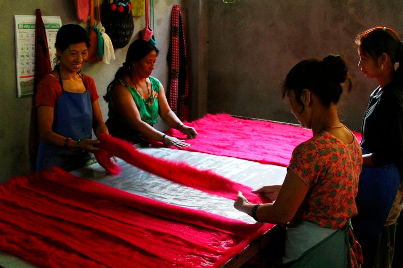 Servilleteros navideños de fieltro a mano, juego de cuatro - Global Groove