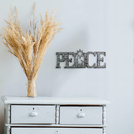 Arte en metal PEACE con belén (15" x 6") - Croix des Bouquets