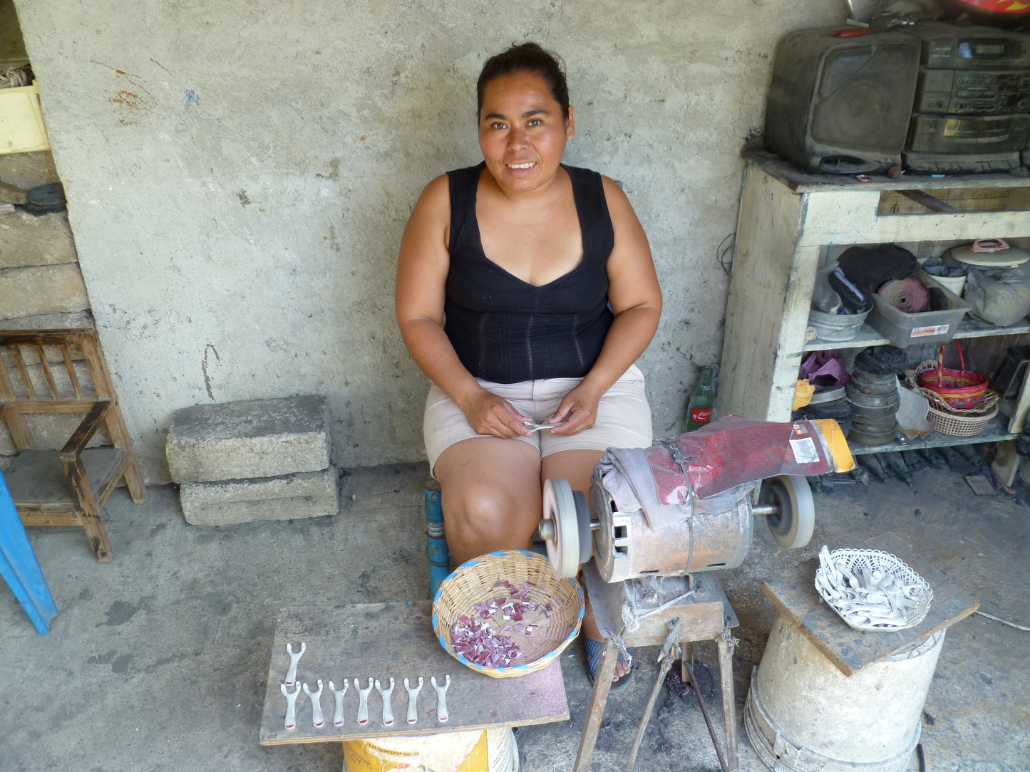 Pendientes de plata de ley y cuadrados negros: comercio justo