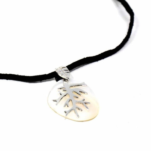 Colgante Ramas de Plata sobre Nácar con collar de cuero