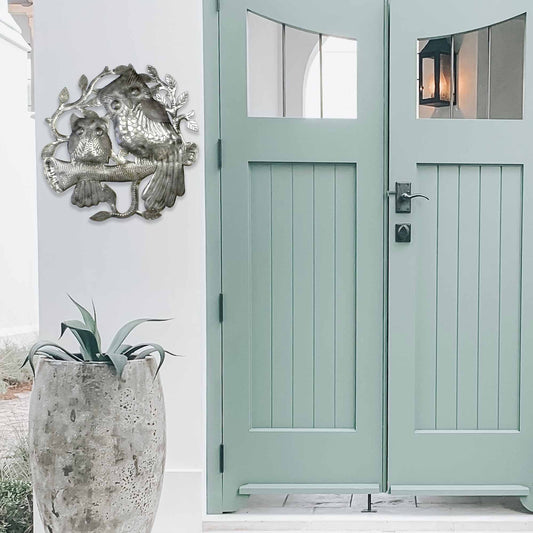 Par de búhos sobre una percha Arte de pared de metal - Croix des Bouquets