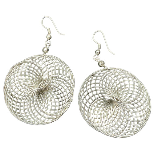 Pendientes de alambre entretejido de plata
