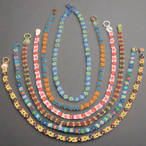 Collar de Flores de Cuentas de Vidrio Hecho a Mano - Comercio Justo-Guatemala