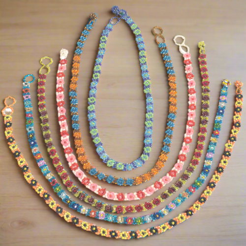 Collar de Flores de Cuentas de Vidrio Hecho a Mano - Comercio Justo-Guatemala