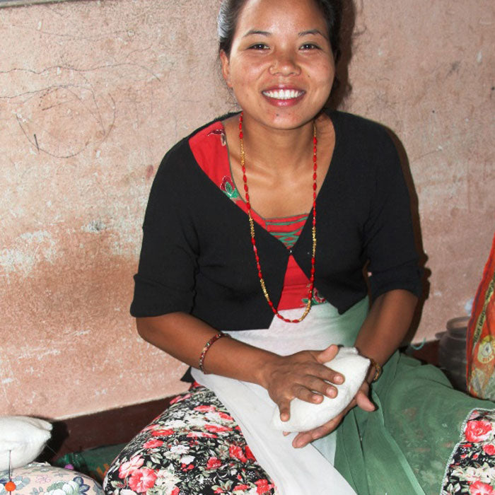 Salvamanteles de bolas de fieltro hechos a mano en Nepal: redondos, arcoíris
