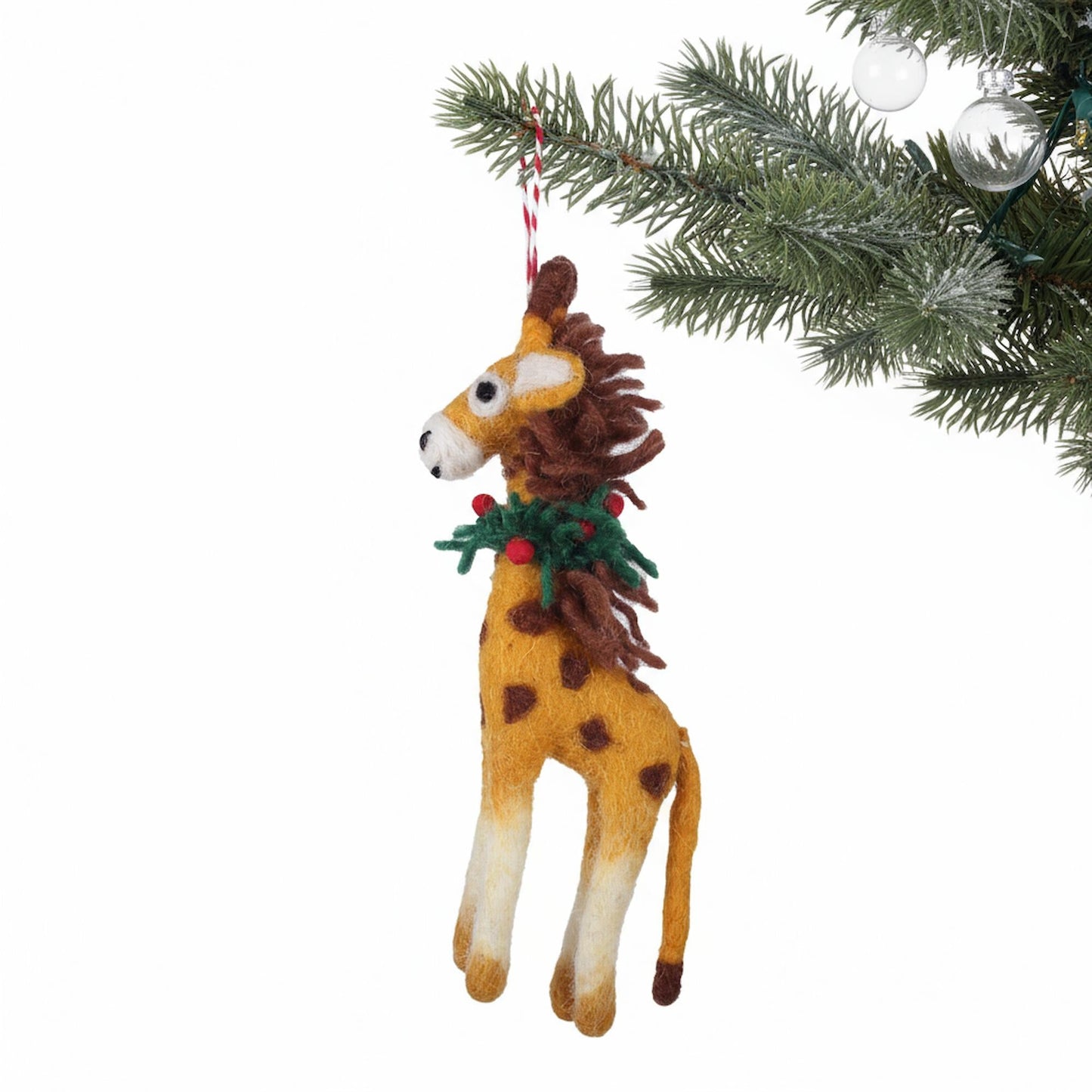 Giraffe-shaped Christmas ornament with a wreath on a white background