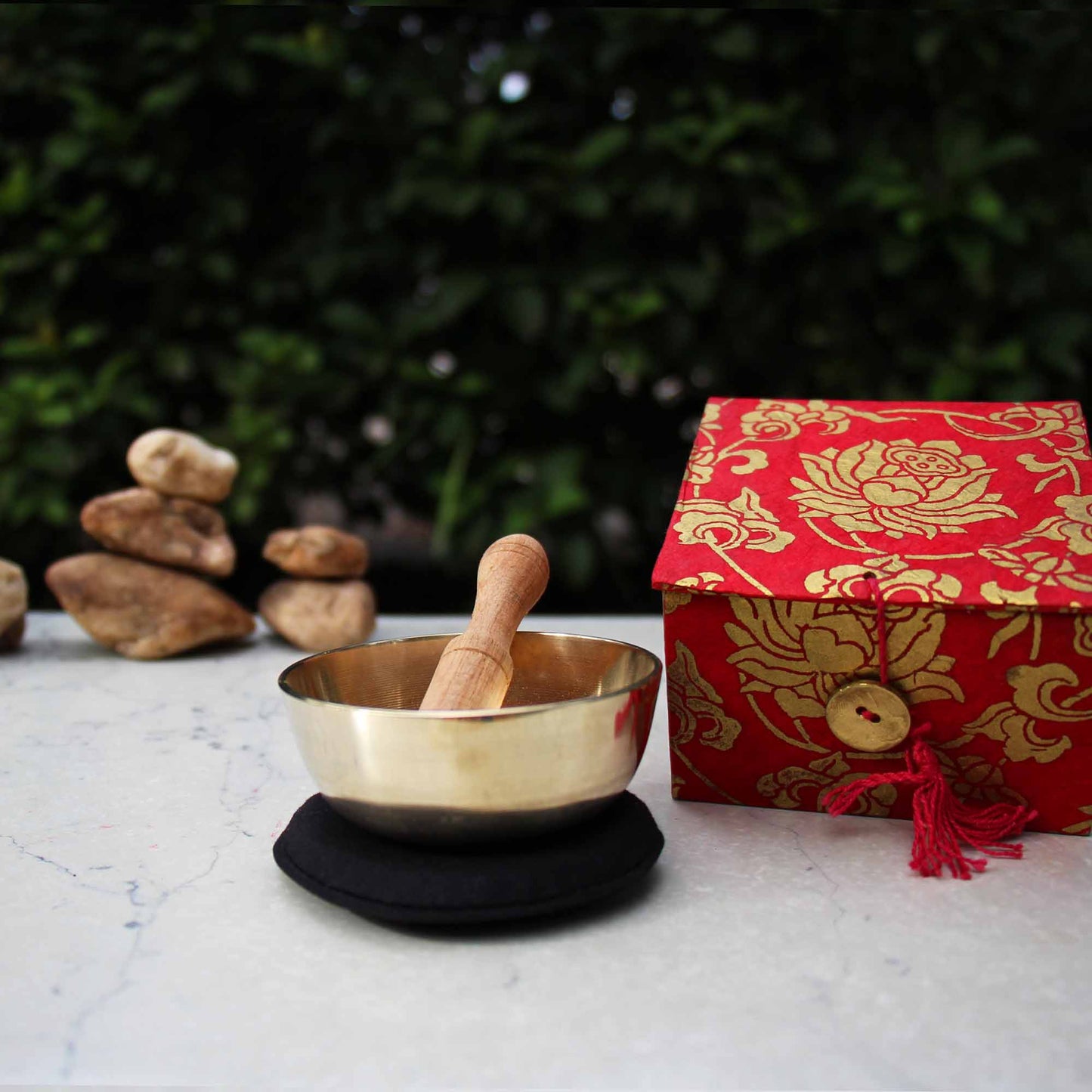 Caja de Cuenco de Meditación: Loto Rojo de 3'' - DZI (Meditación)