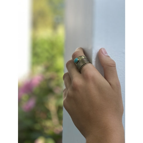 Anillo de piedra turquesa y latón reciclado- Tamaño ajustable