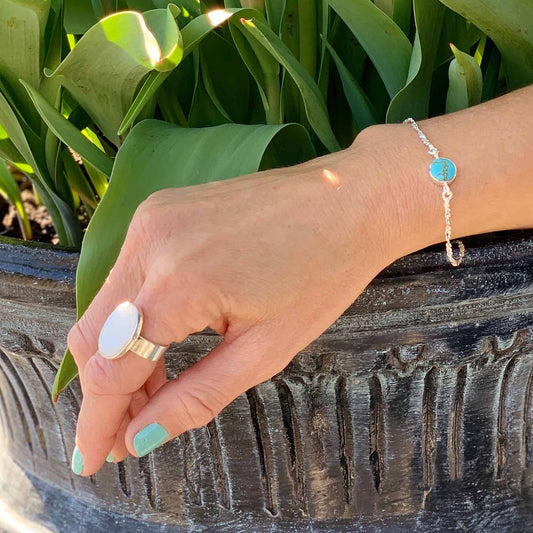 Anillo Ajustable Ovalado de Nácar Artesanal - Artisana