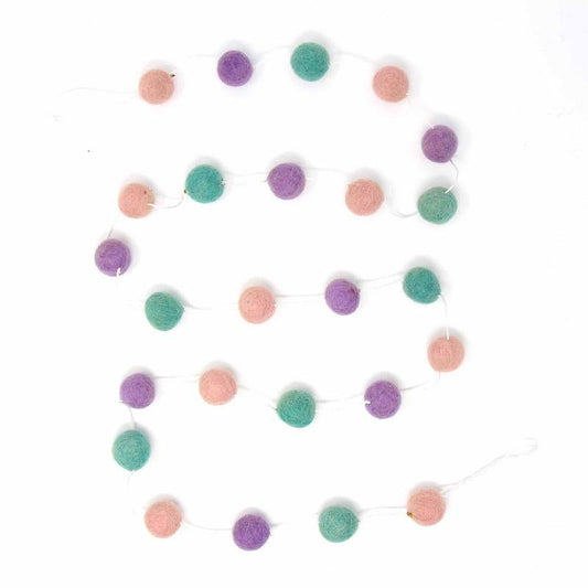 Guirnaldas de pompones de fieltro hechas a mano: rosa, lavanda, turquesa