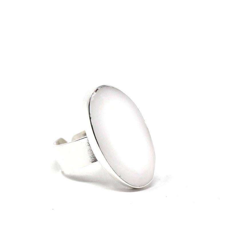 Anillo Ajustable Ovalado de Nácar Artesanal - Artisana