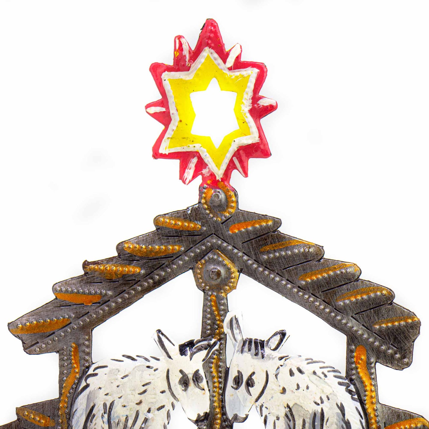 Belén haitiano de mesa con tambor de metal y animales de granero