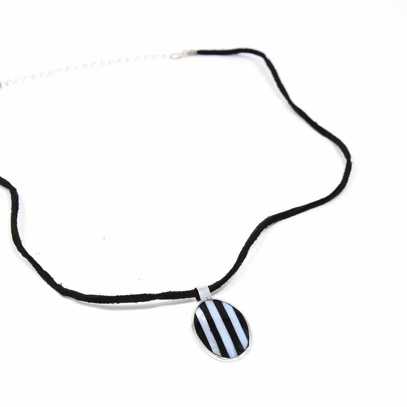 Colgante-Collar-Artisana de Alabalón y Rayas Negras