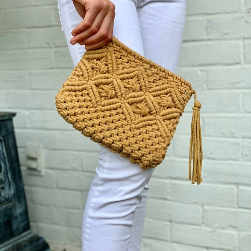 Clutch Macrame con Borla- Bronceado