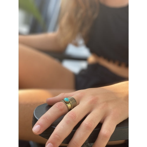 Anillo de piedra turquesa y latón reciclado- Tamaño ajustable